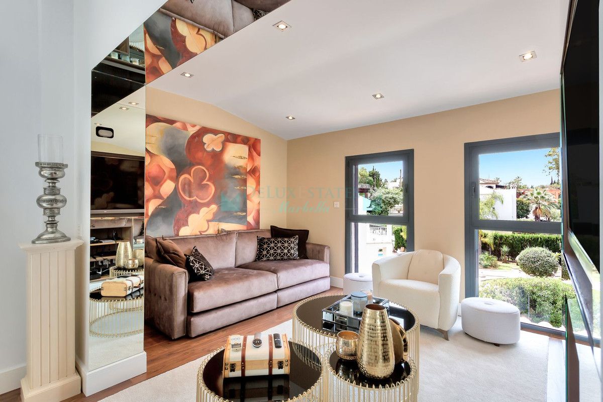 Villa for sale in El Rosario, Marbella East