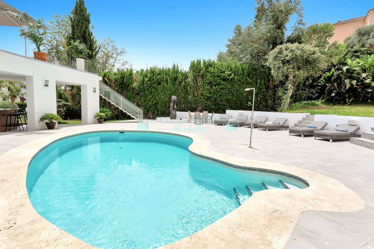 Villa for sale in El Rosario, Marbella East