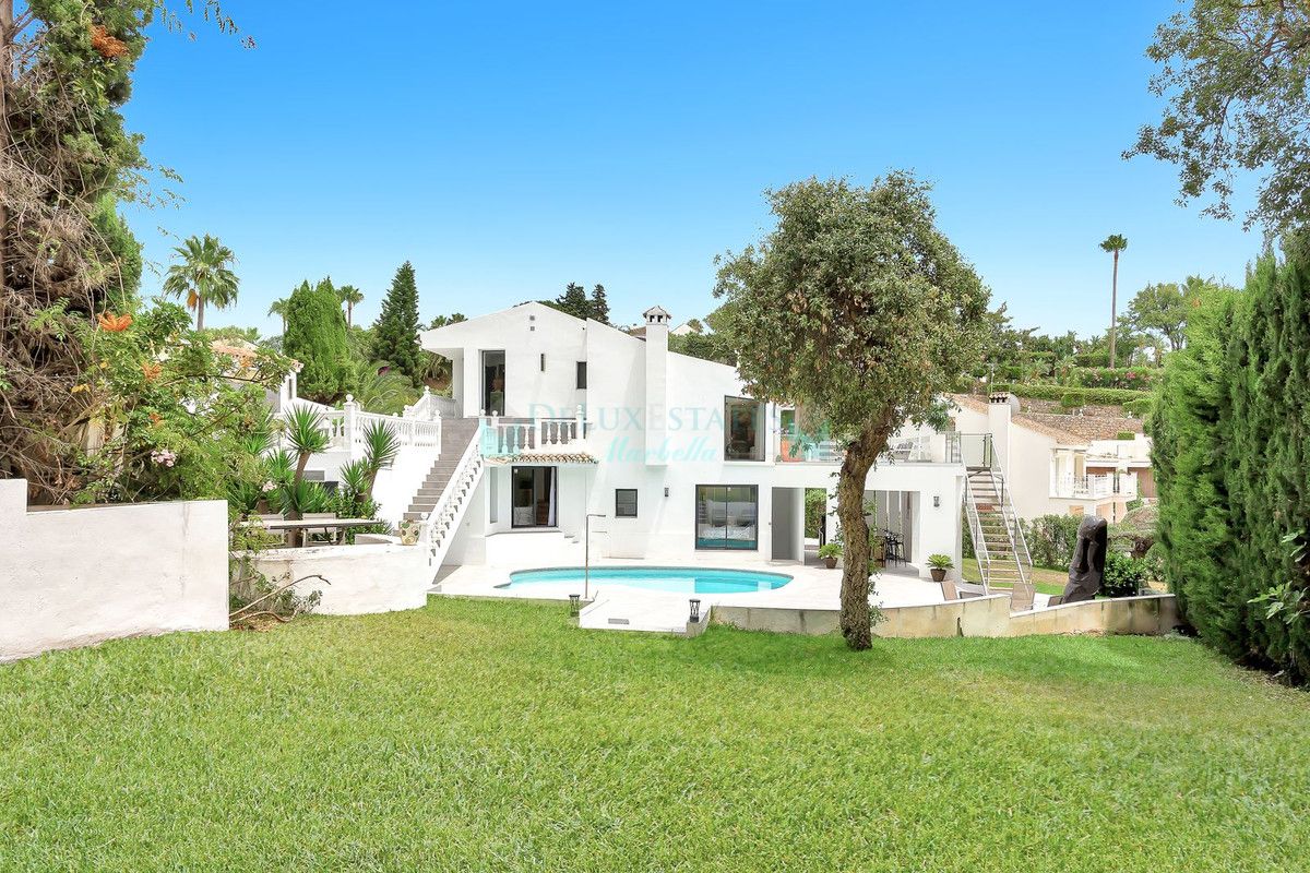 Villa for sale in El Rosario, Marbella East