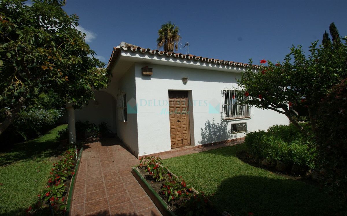 Villa for sale in Nueva Andalucia