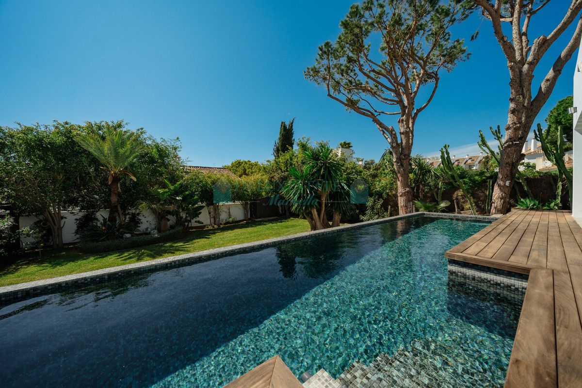 Villa en alquiler en Las Chapas, Marbella Este