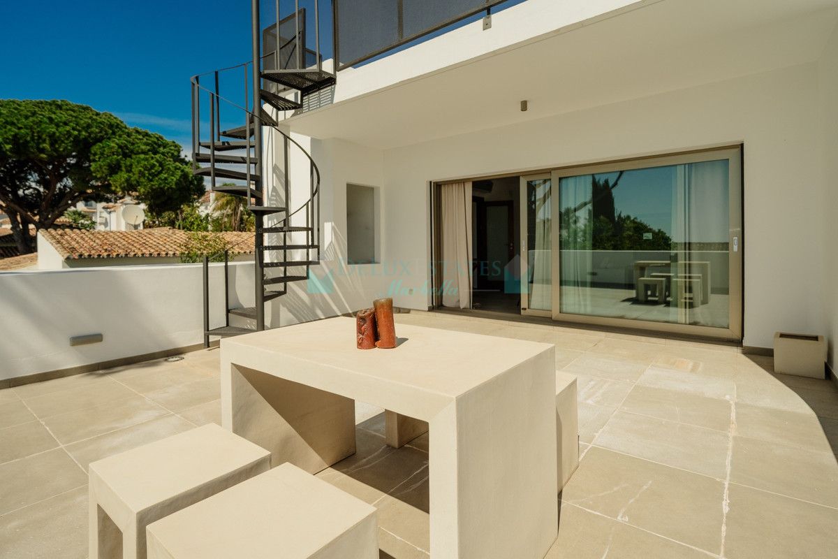 Villa en alquiler en Las Chapas, Marbella Este