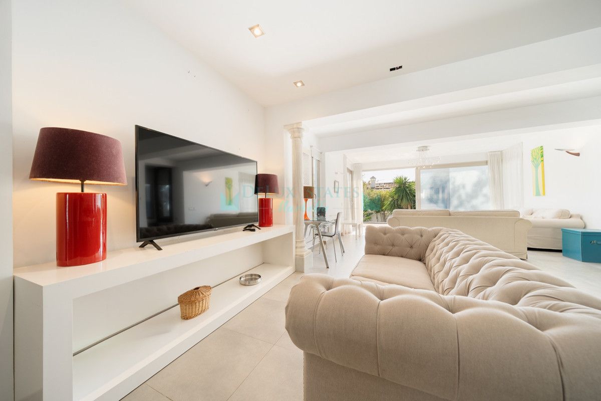 Villa en alquiler en Las Chapas, Marbella Este