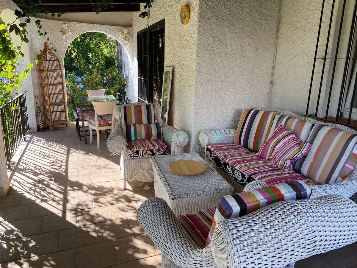 Villa en alquiler en Rio Real, Marbella Este