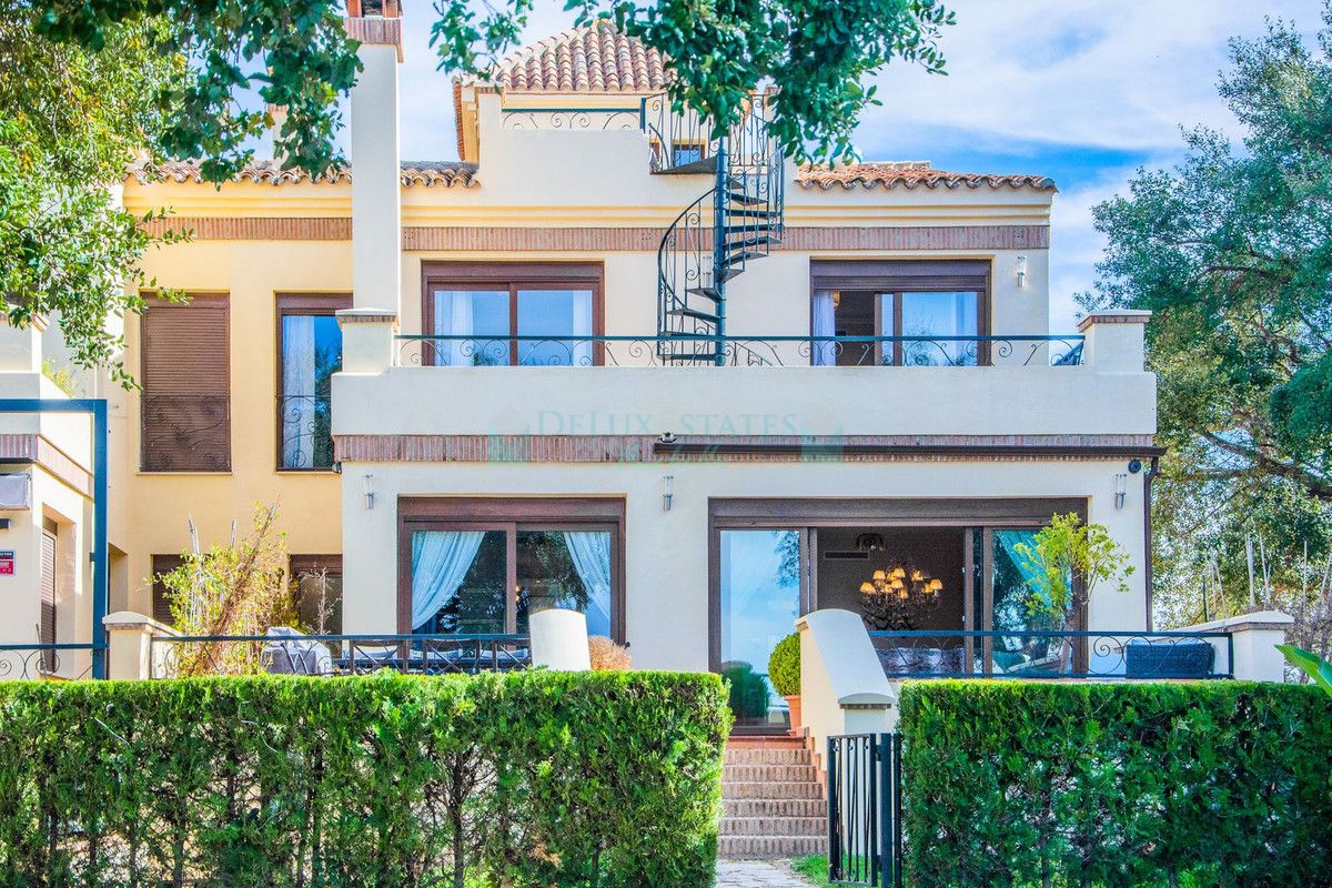 Semi Detached Villa for sale in La Mairena, Marbella East