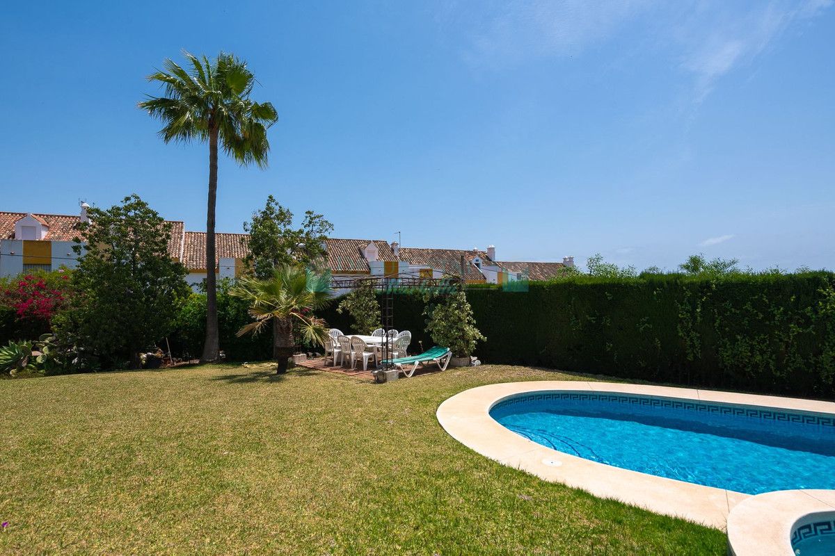 Villa for sale in Estepona