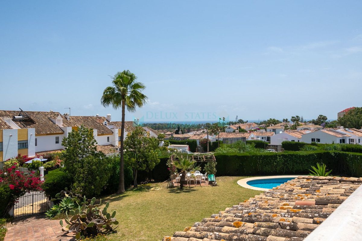 Villa for sale in Estepona