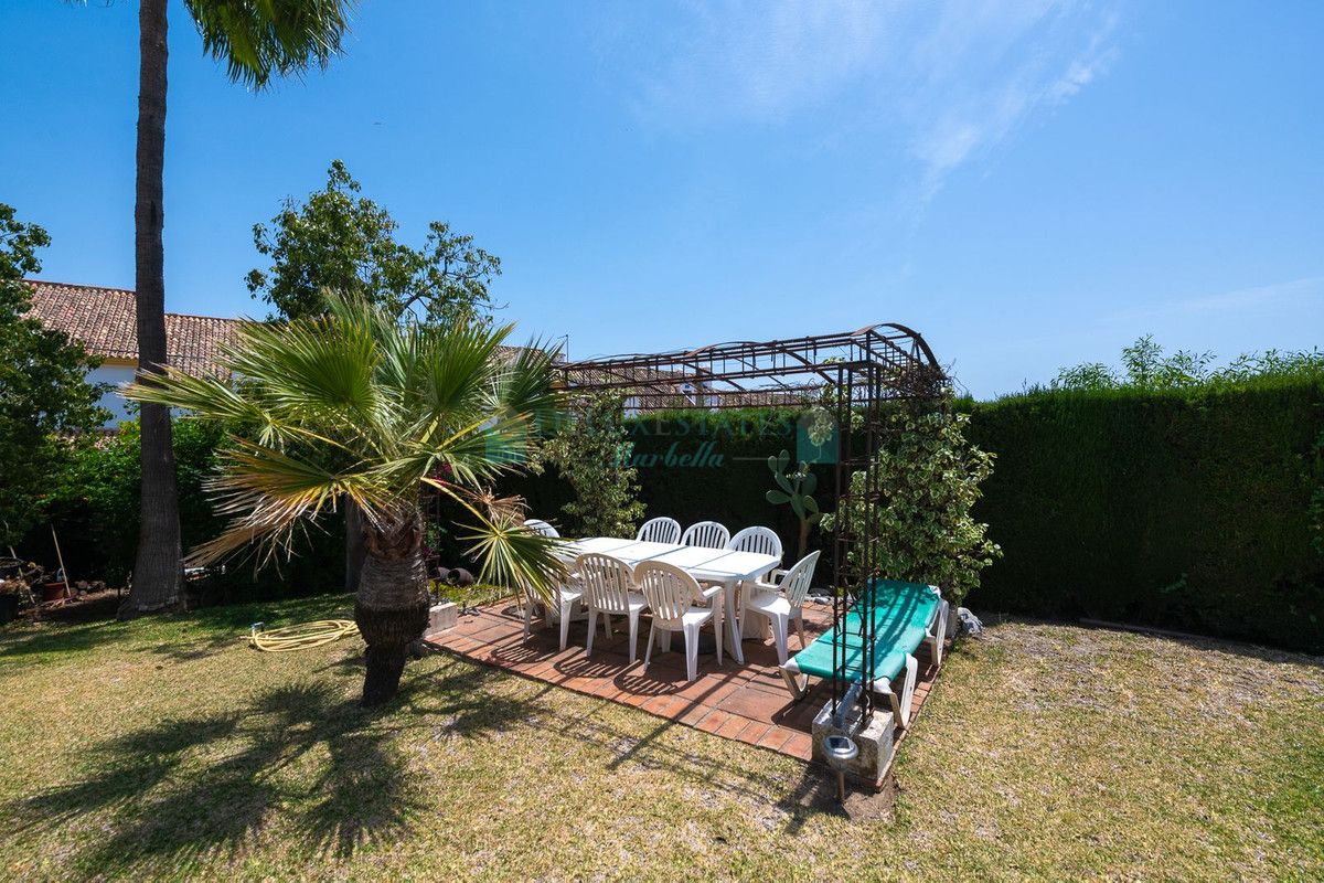 Villa for sale in Estepona