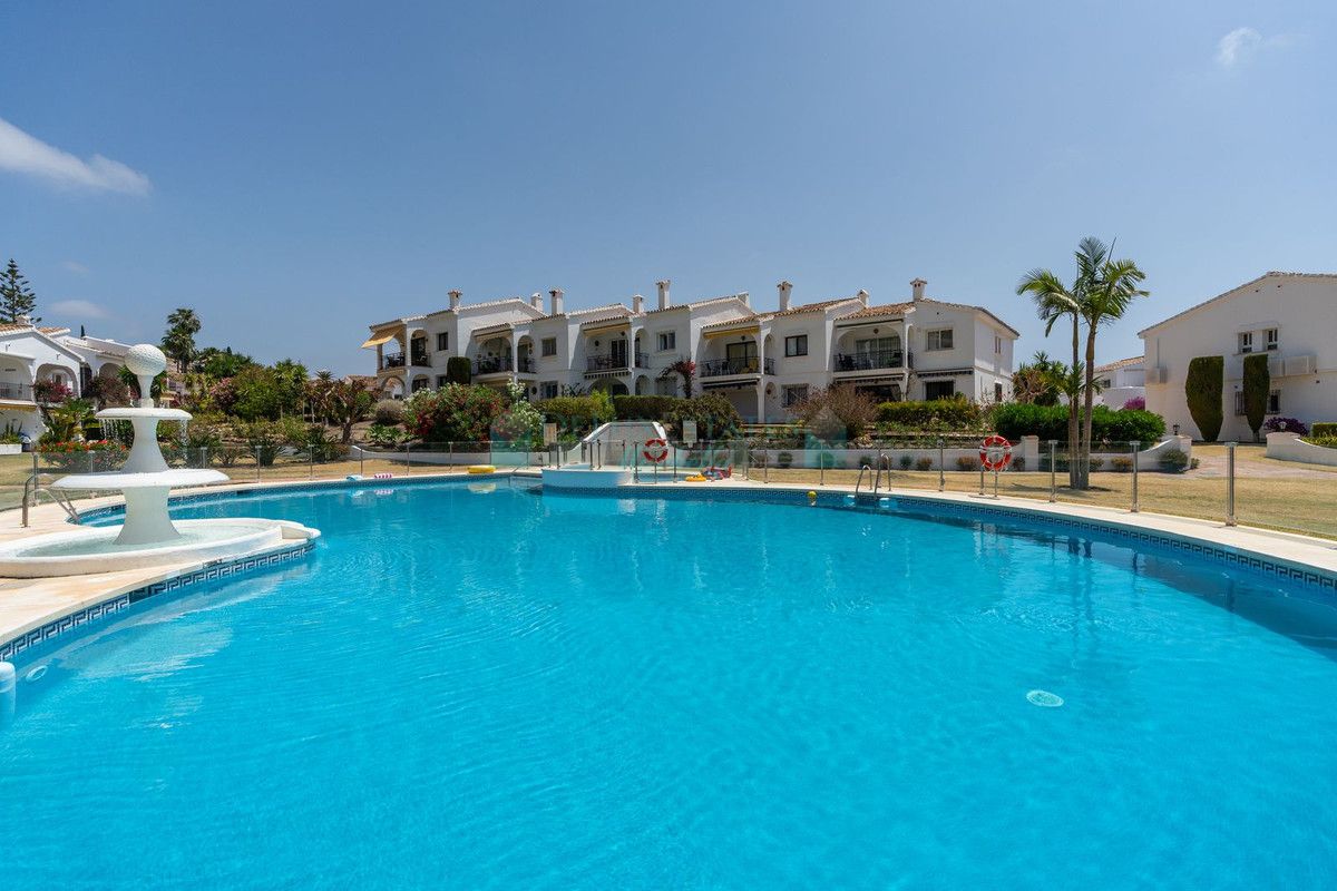 Apartment for sale in El Paraiso, Estepona