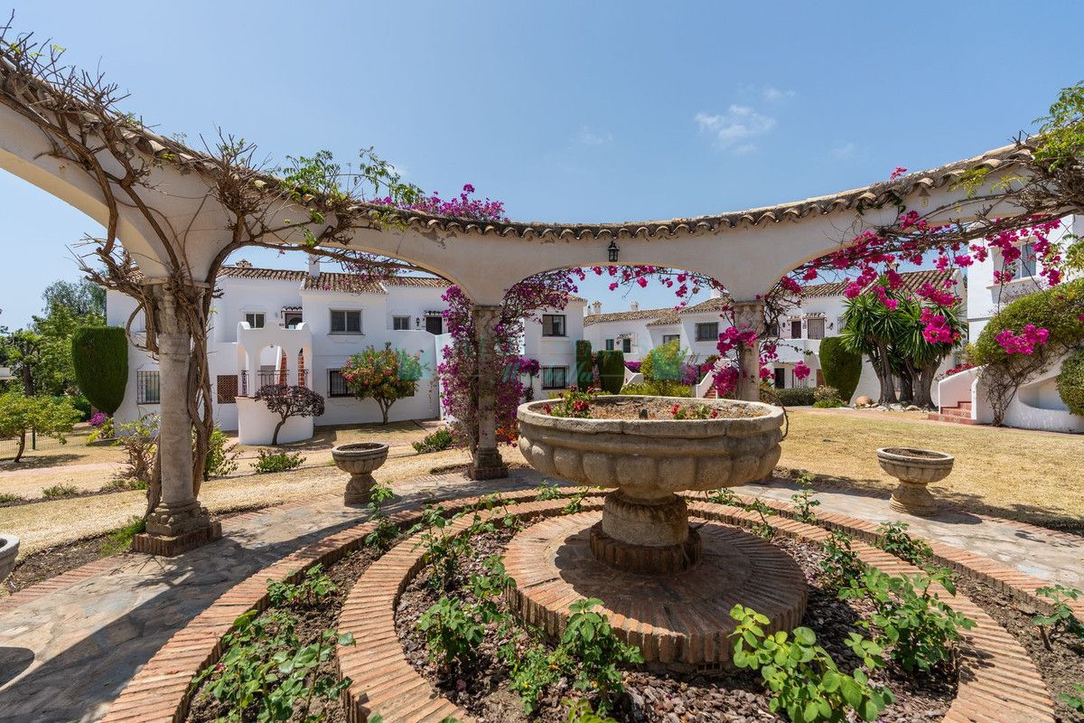 Apartment for sale in El Paraiso, Estepona