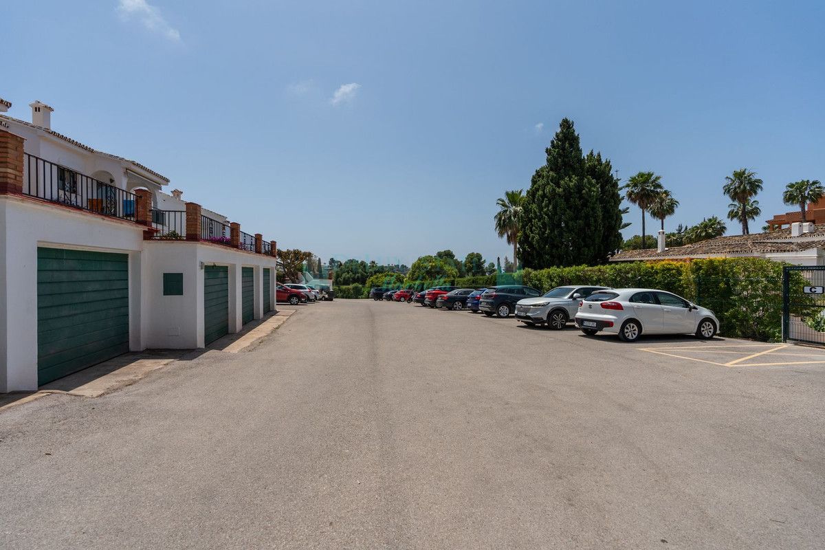 Apartment for sale in El Paraiso, Estepona