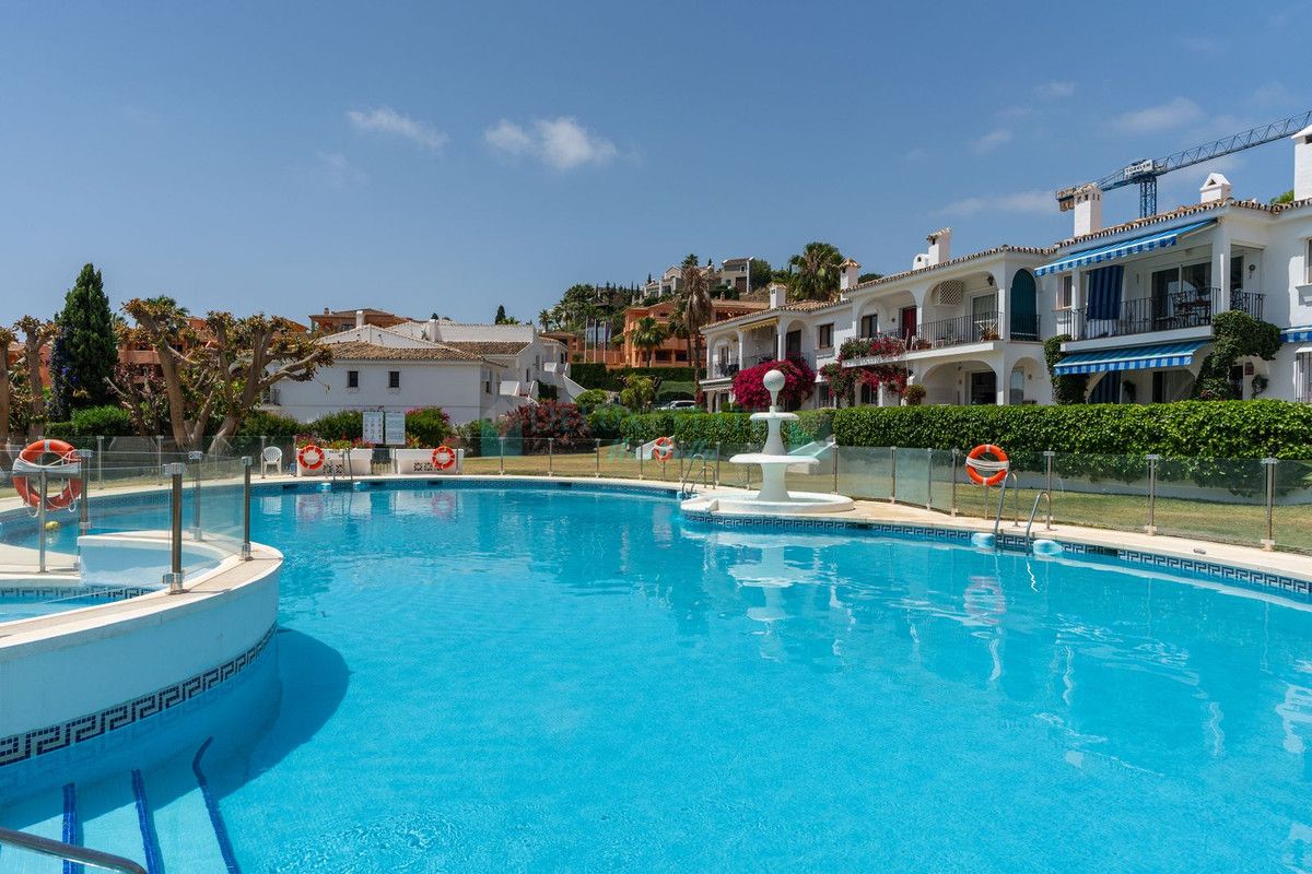 Apartment for sale in El Paraiso, Estepona