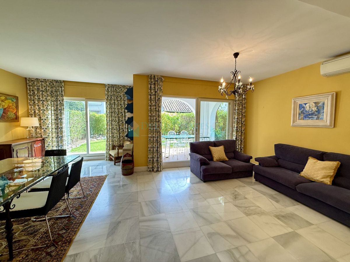 Villa Pareada en alquiler en Marbella Golden Mile