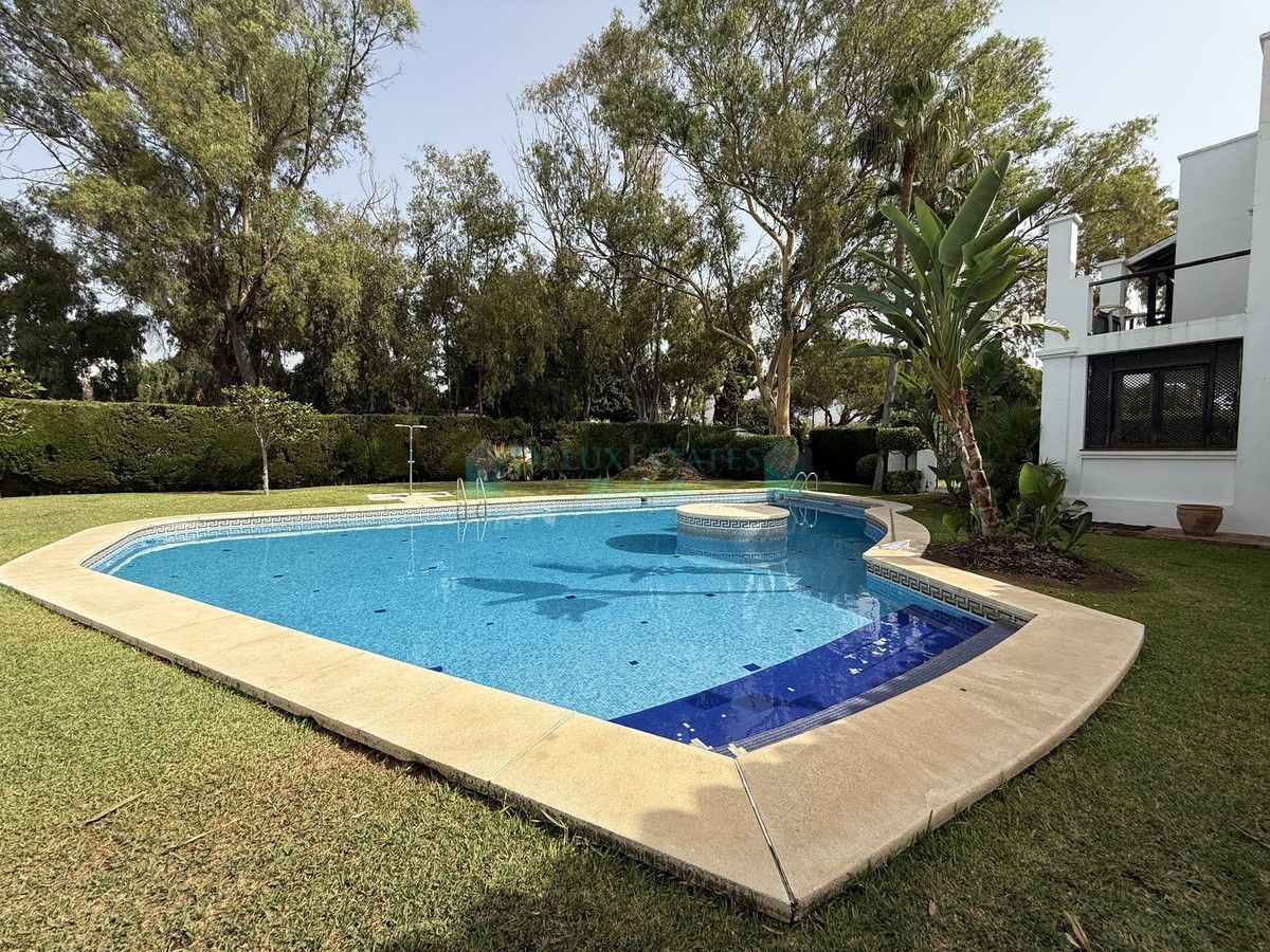 Villa Pareada en alquiler en Marbella Golden Mile