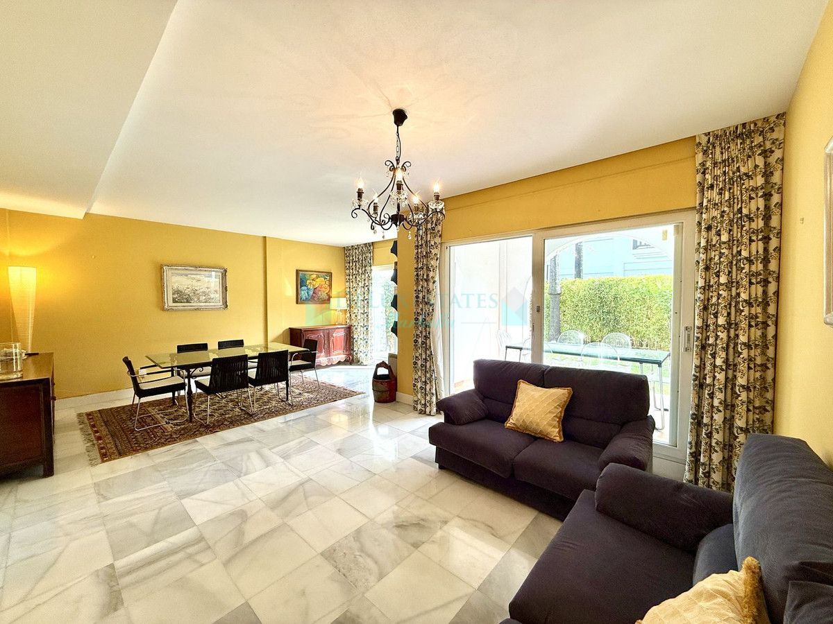 Villa Pareada en alquiler en Marbella Golden Mile