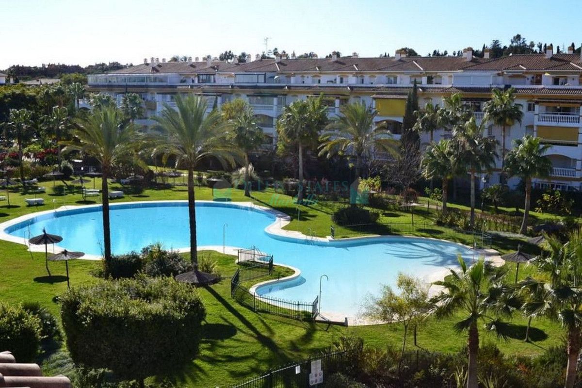 Apartment for sale in Atalaya, Estepona