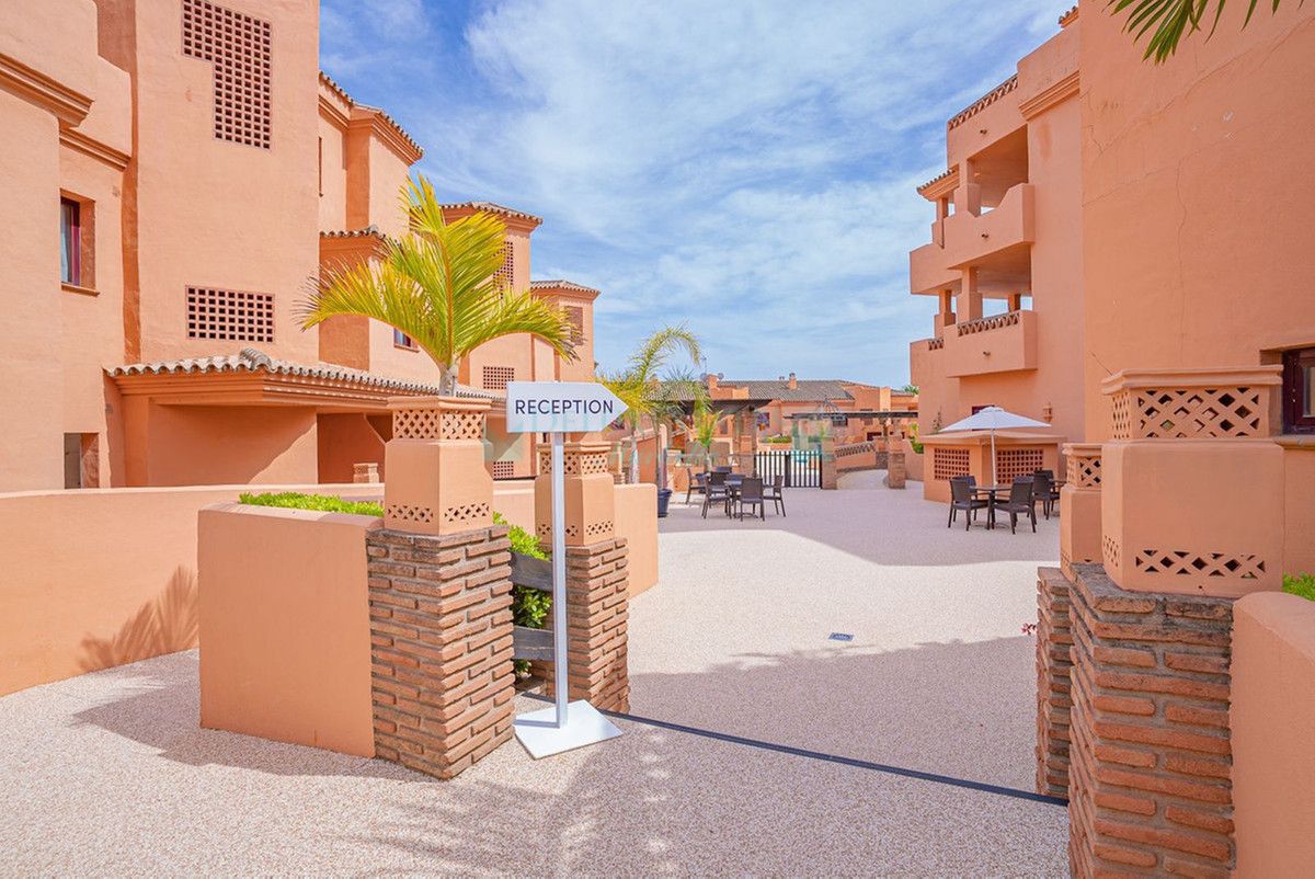 Apartamento en venta en El Paraiso, Estepona