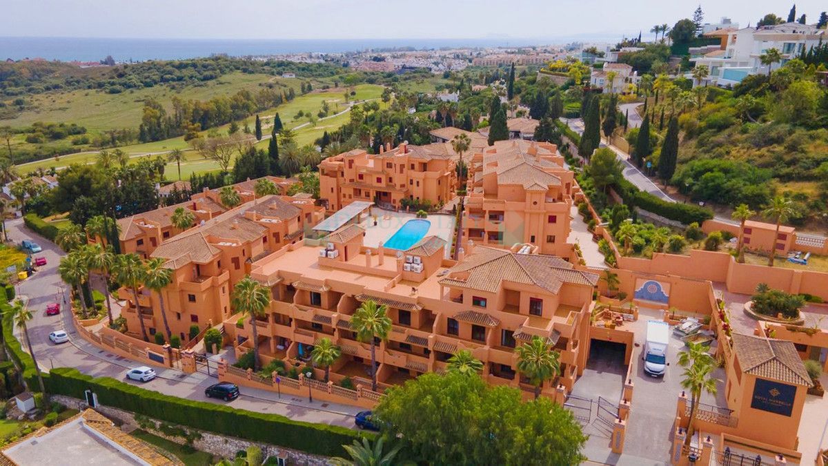 Apartamento en venta en El Paraiso, Estepona