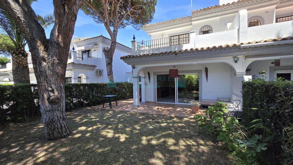 Town House for sale in Cabopino, Marbella East