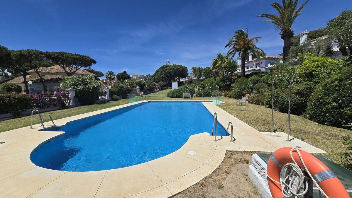 Town House for sale in Cabopino, Marbella East