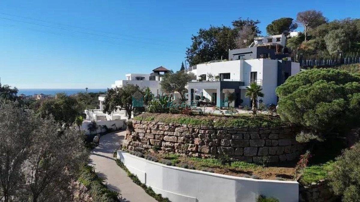Villa for sale in Elviria, Marbella East