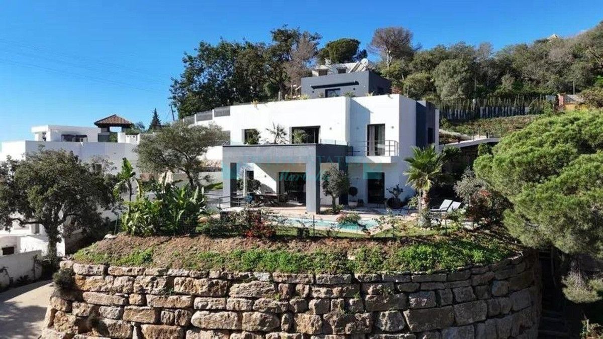 Villa for sale in Elviria, Marbella East