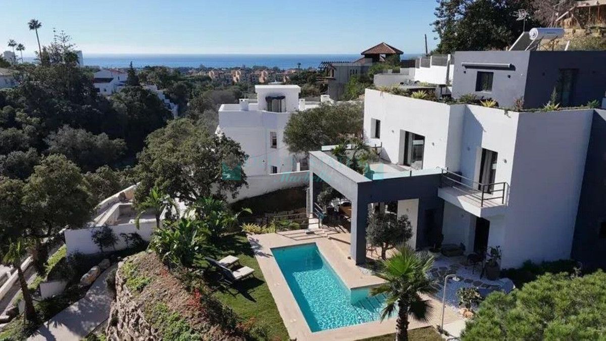 Villa for sale in Elviria, Marbella East