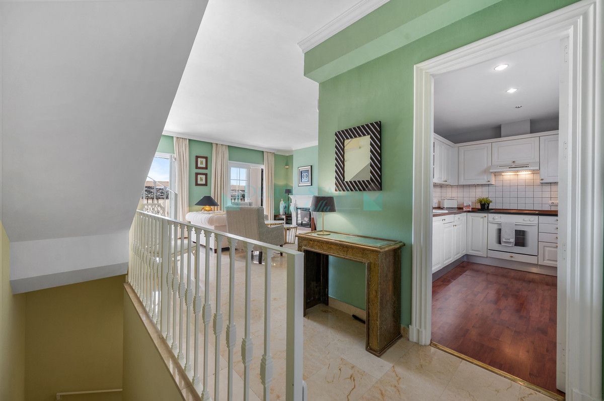 Town House for sale in Nueva Andalucia