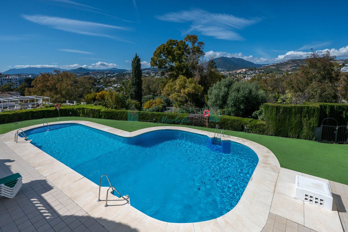 Town House for sale in Nueva Andalucia