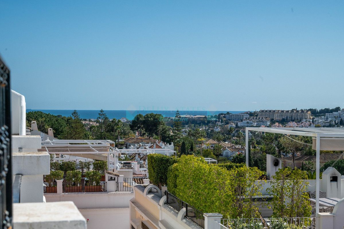 Town House for sale in Nueva Andalucia