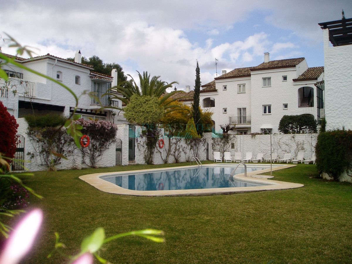 Ground Floor Apartment for sale in El Paraiso, Estepona