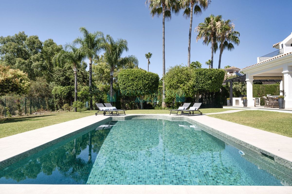 Villa for sale in Estepona