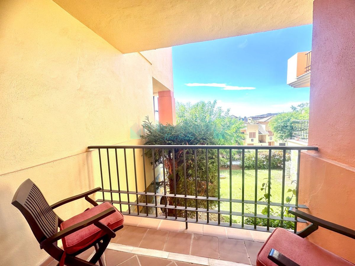 Ground Floor Apartment for sale in Los Arqueros, Benahavis