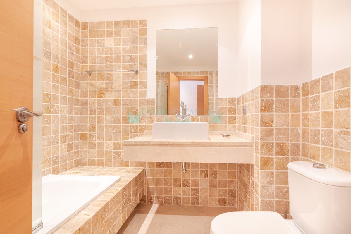 Penthouse for sale in Los Flamingos, Benahavis