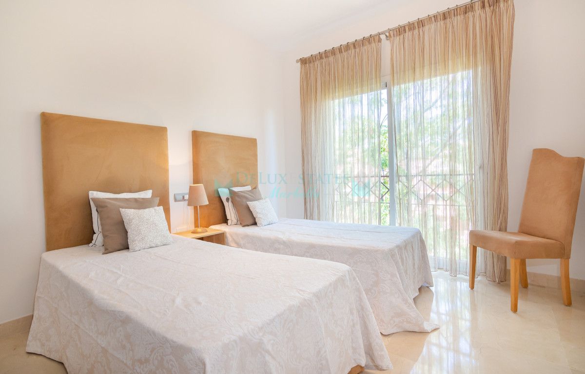Penthouse for sale in Los Flamingos, Benahavis