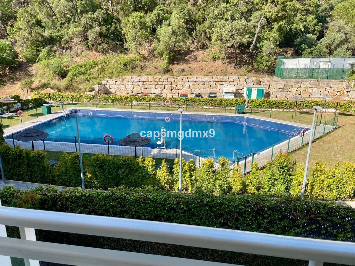 Apartment for rent in Benahavis