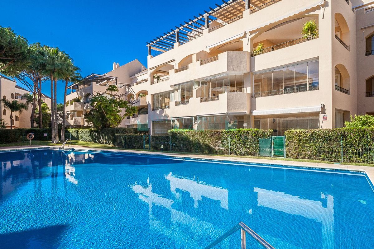 Apartamento en venta en Elviria, Marbella Este