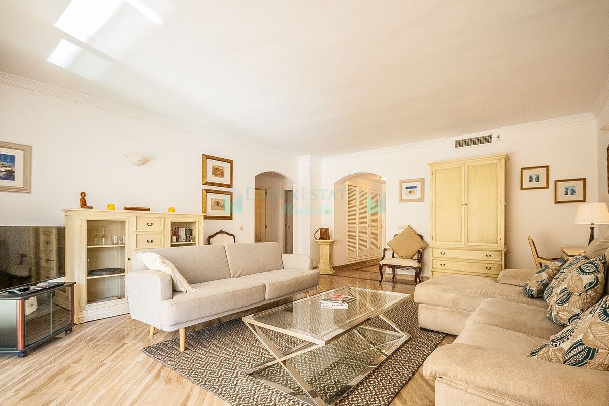 Apartamento en venta en Elviria, Marbella Este