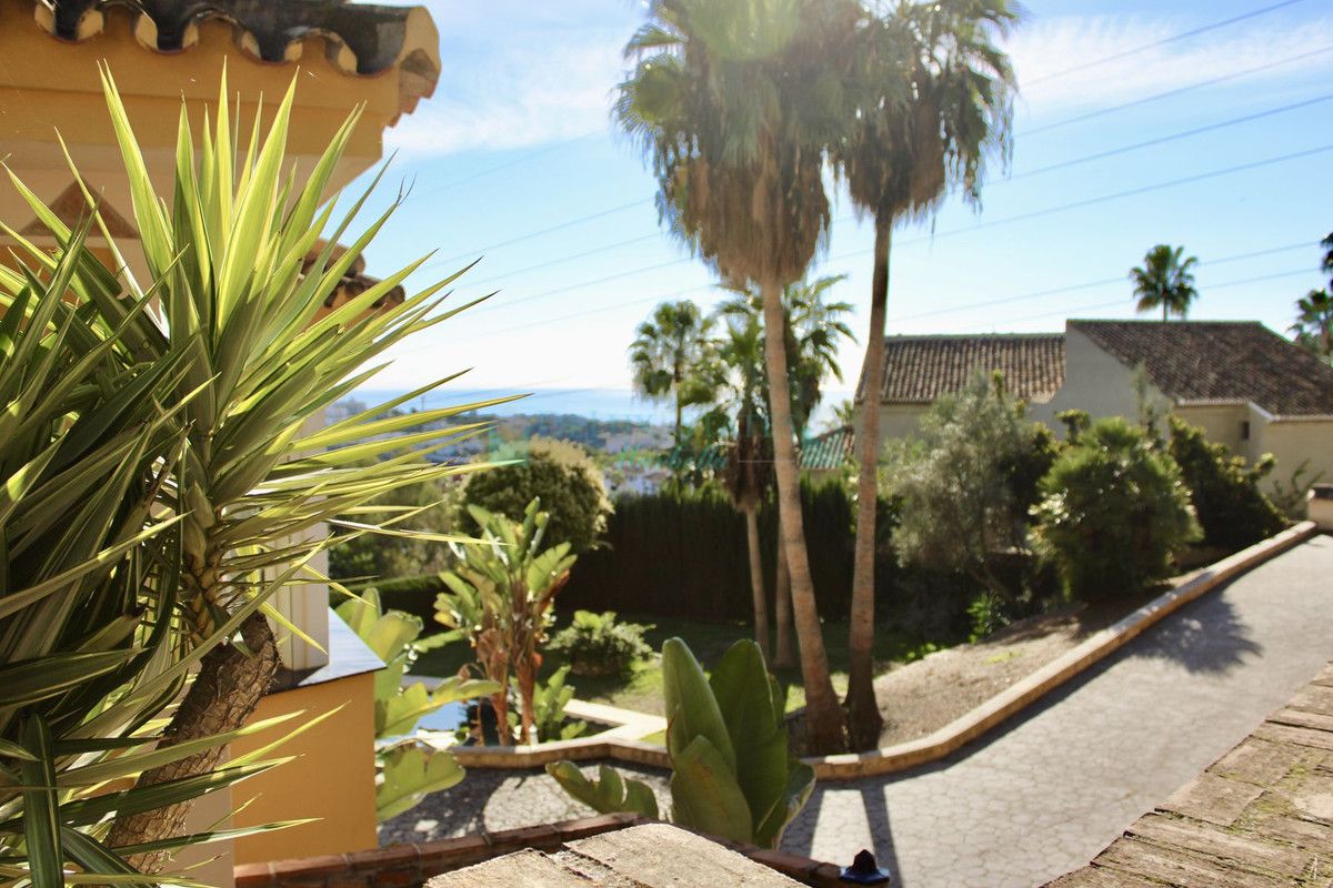 Villa for sale in Hacienda las Chapas, Marbella East