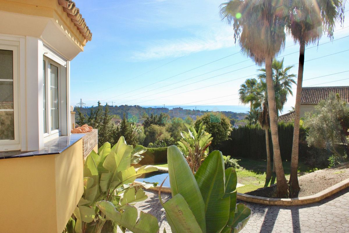 Villa for sale in Hacienda las Chapas, Marbella East
