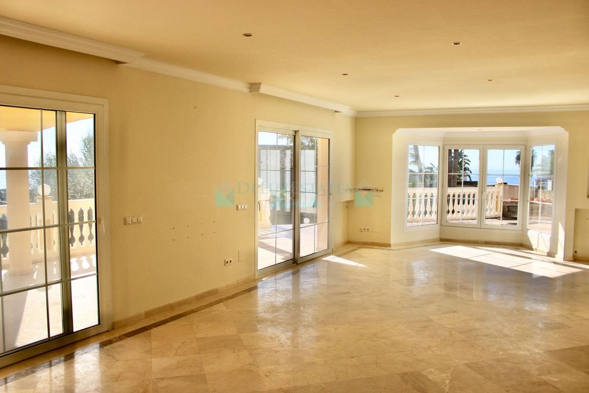 Villa for sale in Hacienda las Chapas, Marbella East