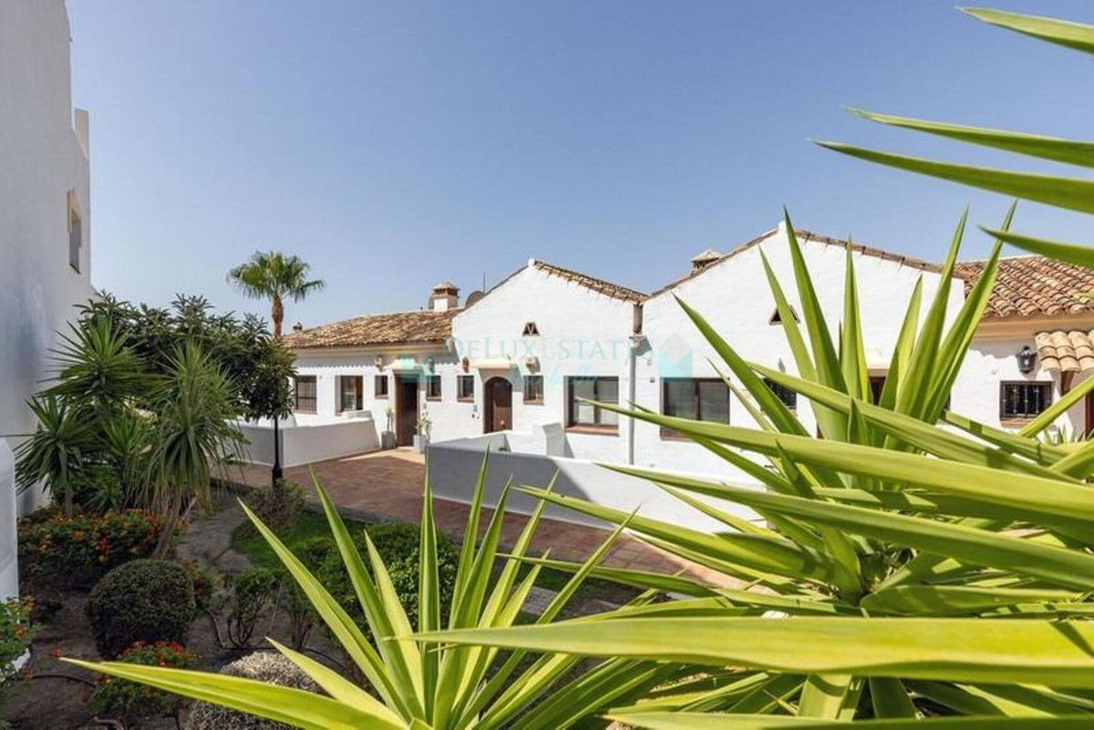 Town House for sale in Benahavis