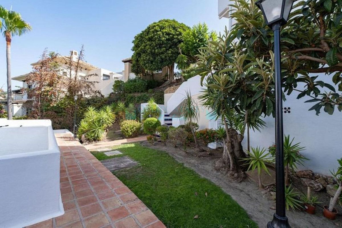 Town House for sale in Benahavis