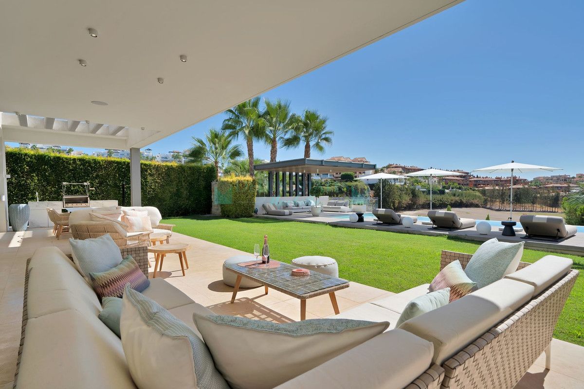 Villa for sale in Benahavis