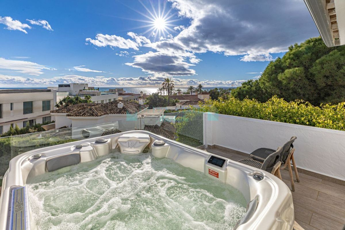 Villa en venta en Las Chapas, Marbella Este