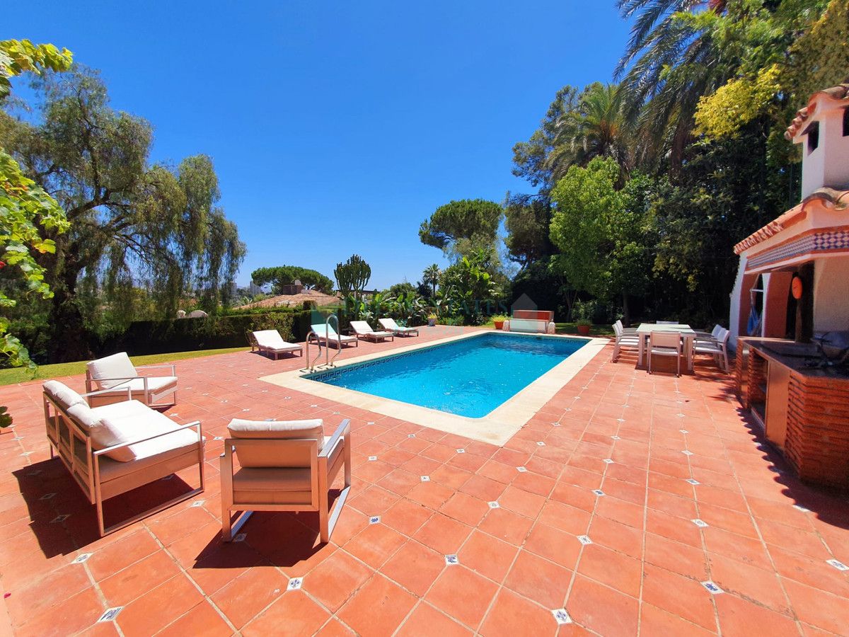 Villa for rent in Nueva Andalucia