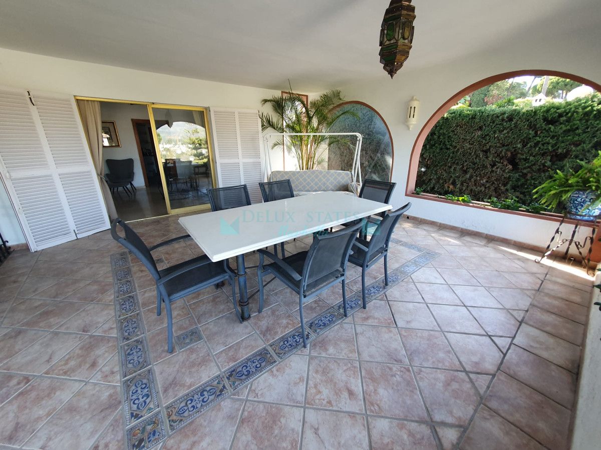 Villa for rent in Nueva Andalucia