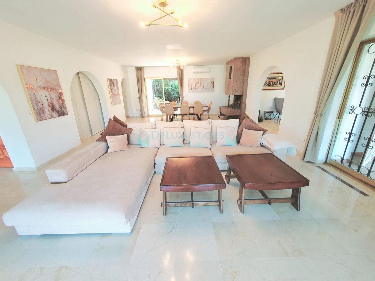 Villa for rent in Nueva Andalucia