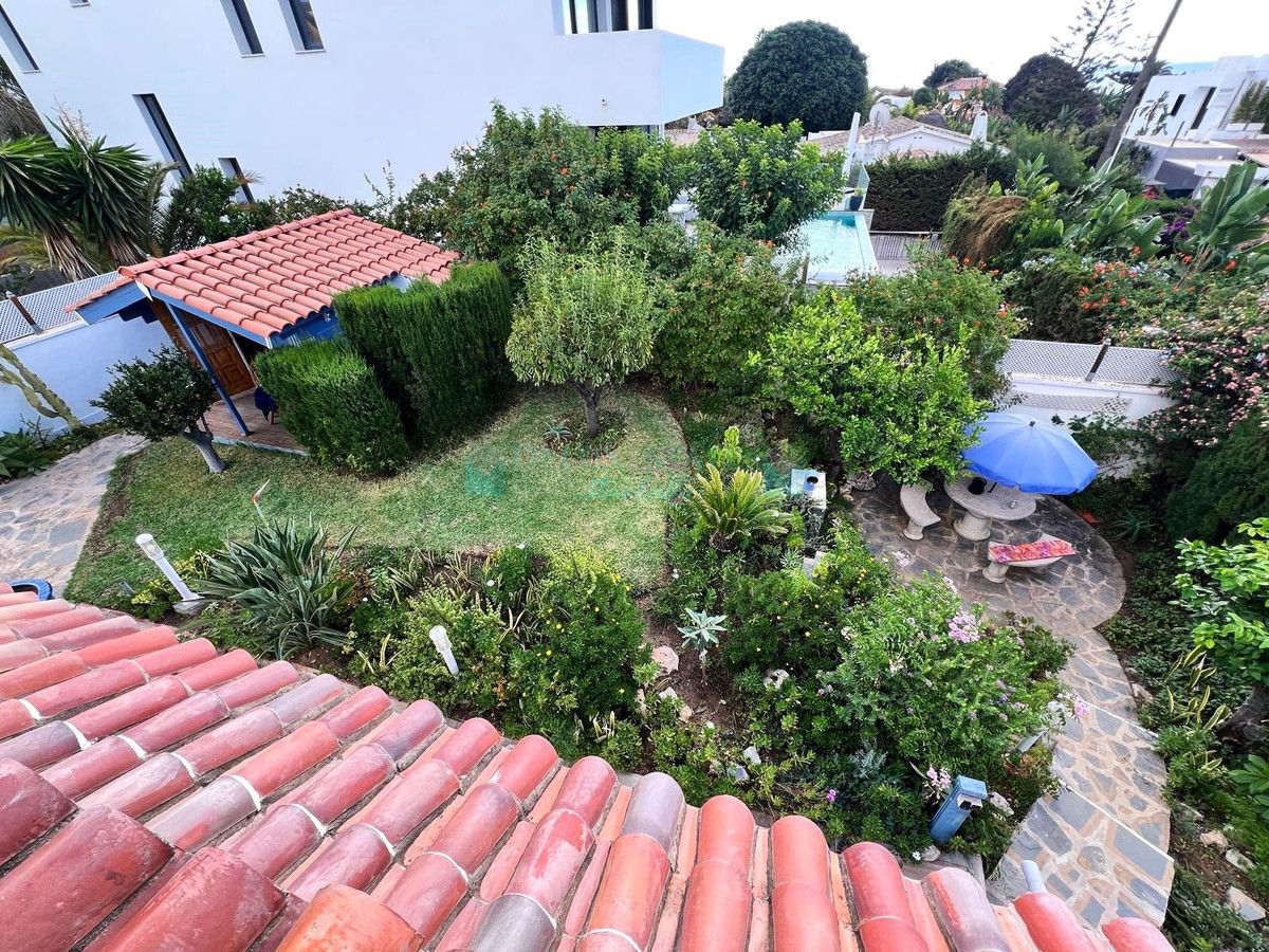 Villa en venta en Costabella, Marbella Este