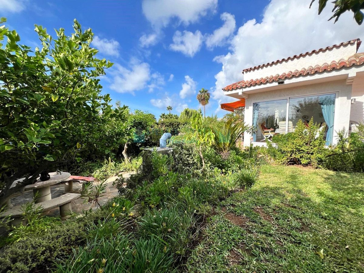 Villa en venta en Costabella, Marbella Este